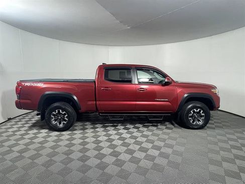 Used 2017 Toyota Tacoma TRD Off-Road w/ Premium & Technology Package AWD/4WD image 8