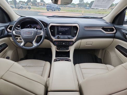Used 2022 GMC Acadia Denali w/ Denali Ultimate Package FWD image 11