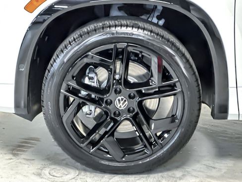New 2026 Volkswagen Tiguan SE R-Line image 24