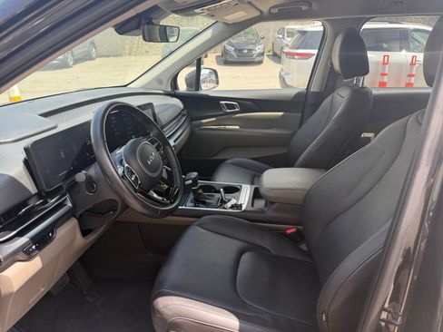 Used 2026 Kia Carnival FWD image 24