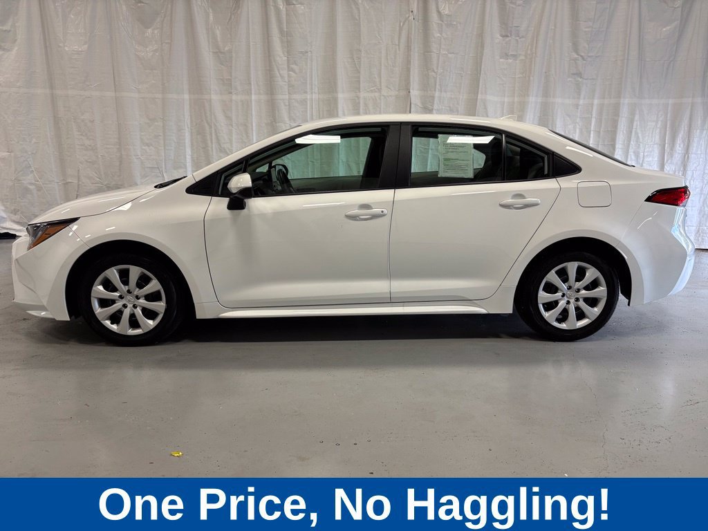 Used 2025 Toyota Corolla LE FWD image 4
