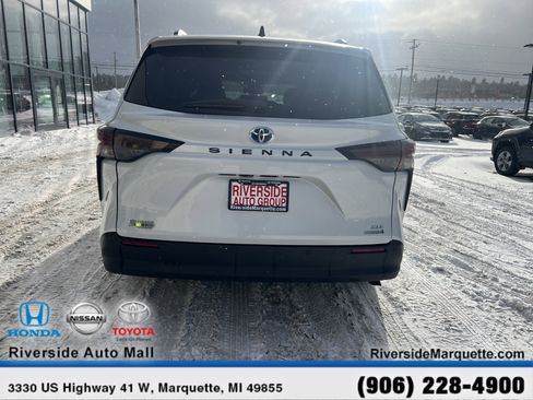 Used 2024 Toyota Sienna XLE image 7