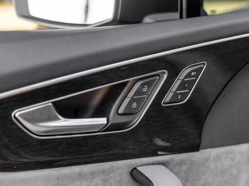 Used 2022 Audi SQ7 Premium Plus AWD/4WD image 19