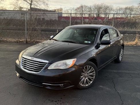 Used 2011 Chrysler 200 Limited FWD image 1