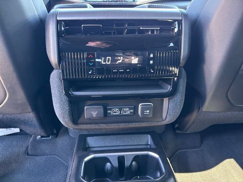 Used 2024 Jeep Wagoneer Series II AWD/4WD image 27