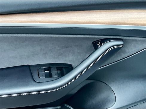 Used 2023 Tesla Model 3 Standard Range image 17