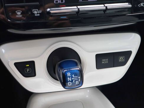 Used 2016 Toyota Prius Three Touring image 23