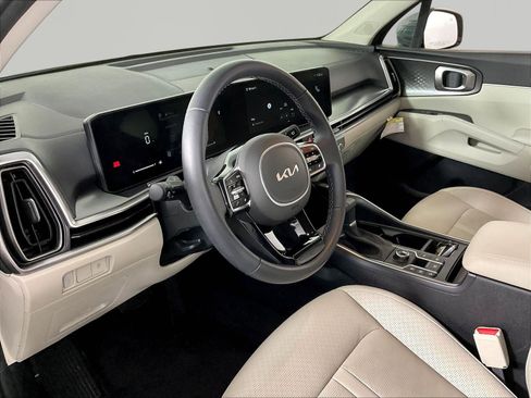 Certified 2025 Kia Sorento S AWD/4WD image 17