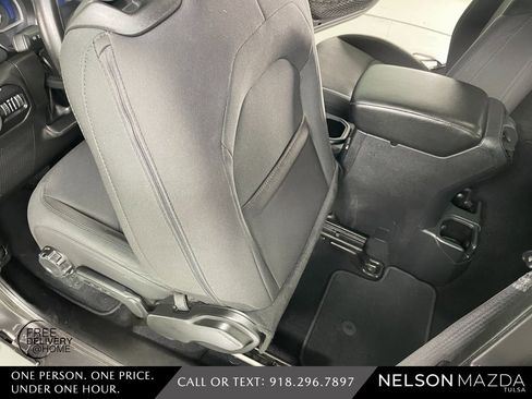 Used 2022 Jeep Wrangler Sport S image 37