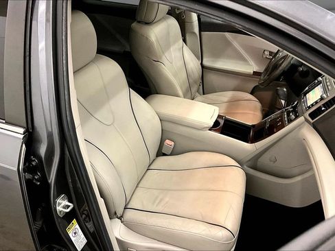 Used 2011 Toyota Venza w/ Premium Pkg #2 FWD image 27