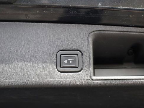 Used 2024 GMC Terrain SLT image 28