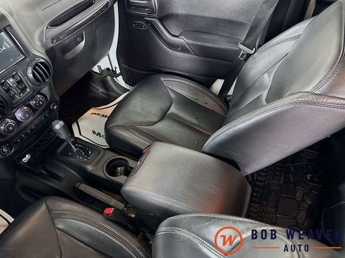 Used 2017 Jeep Wrangler Unlimited Sahara image 25