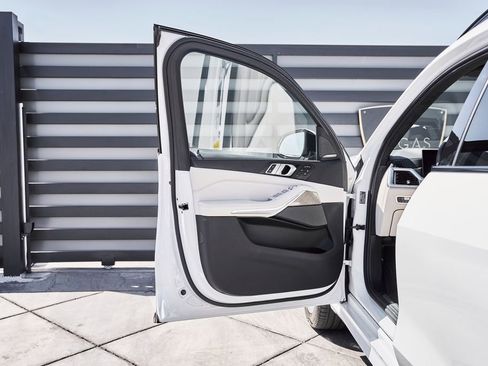 Used 2023 BMW ALPINA XB7 AWD/4WD image 31