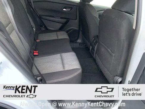 Used 2024 Nissan Rogue SV image 11