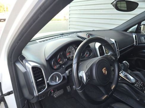 Used 2014 Porsche Cayenne S image 8