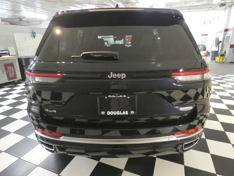 Used 2024 Jeep Grand Cherokee Summit w/ Luxury Tech Group V AWD/4WD image 6