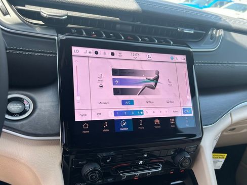 New 2025 Jeep Grand Cherokee Limited image 13