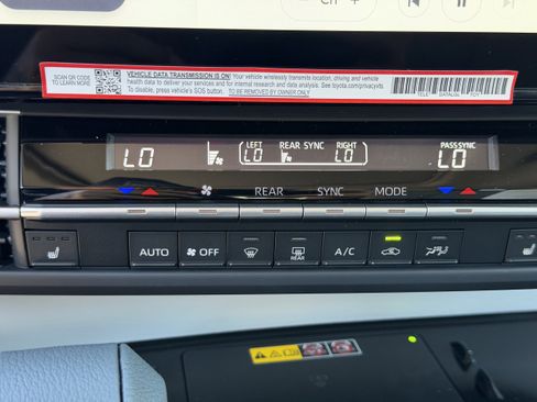 Used 2025 Toyota Sienna XLE FWD image 11