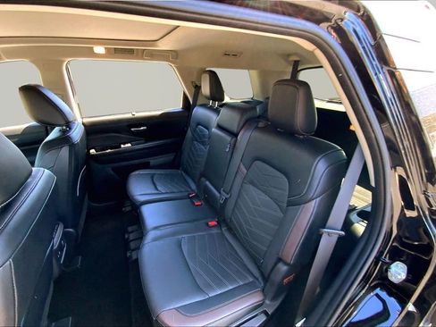 Used 2023 Nissan Pathfinder Platinum w/ Black Appearance Package AWD/4WD image 16