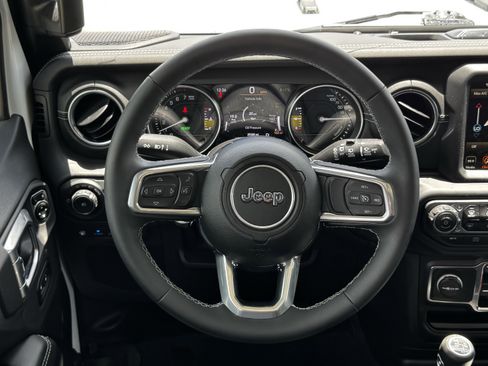Used 2023 Jeep Wrangler Unlimited Sahara w/ Cold Weather Group AWD/4WD image 15