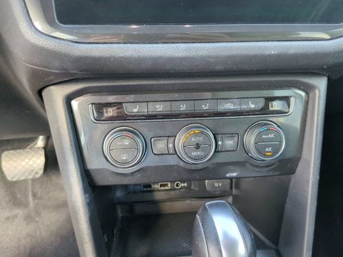 Used 2018 Volkswagen Tiguan SEL FWD image 27