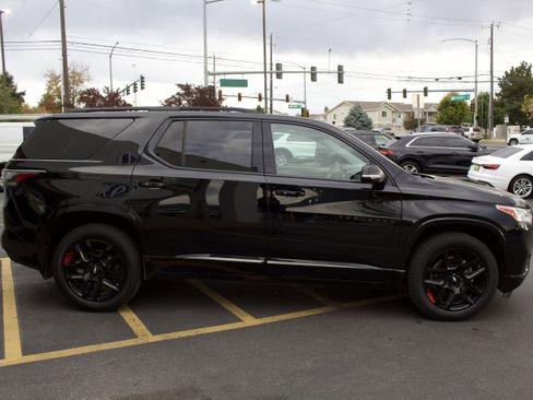 Used 2020 Chevrolet Traverse Premier image 4