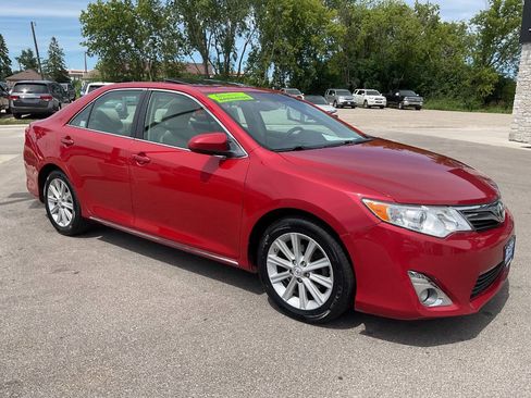 Used 2012 Toyota Camry XLE w/ Convenience Pkg FWD image 10