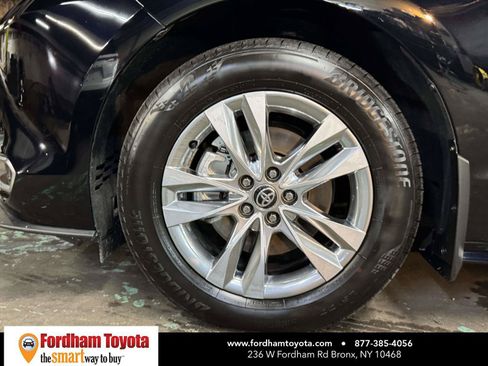 Used 2026 Toyota Sienna Limited AWD/4WD image 9
