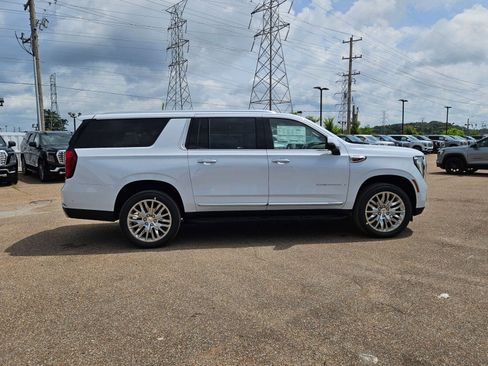 New 2026 GMC Yukon XL Denali RWD image 7