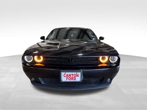 Used 2019 Dodge Challenger SXT w/ Blacktop Package image 8