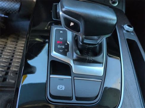 Used 2021 Audi Q5 Premium image 34
