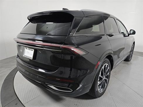 Certified 2024 Lincoln Nautilus Reserve image 4