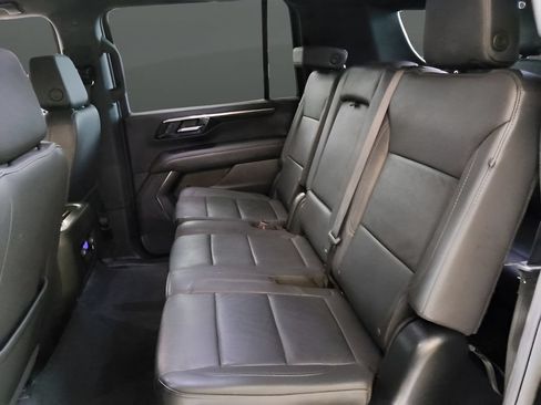 Used 2025 Chevrolet Suburban Z71 AWD/4WD image 17