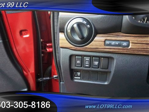 Used 2017 Nissan Titan SL image 27