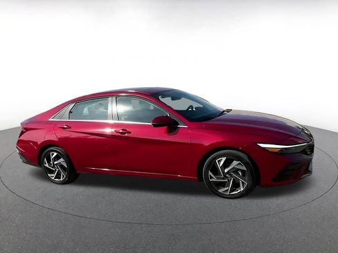 Used 2025 Hyundai Elantra Limited image 16