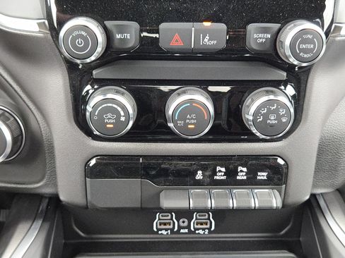 New 2026 RAM 1500 Express AWD/4WD image 16
