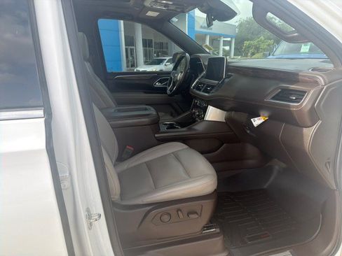 Used 2023 Chevrolet Suburban LT RWD image 18