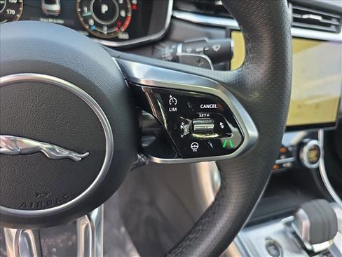 Certified 2023 Jaguar XF R-Dynamic SE AWD/4WD image 19
