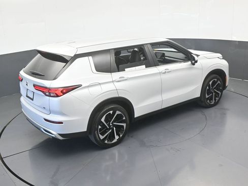 Used 2023 Mitsubishi Outlander SE image 60