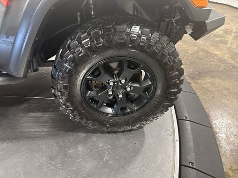 Used 2020 Jeep Wrangler Unlimited Sport image 14