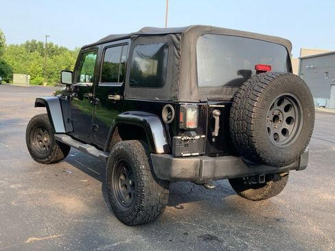 Used 2015 Jeep Wrangler Unlimited Sahara w/ Connectivity Group AWD/4WD image 7