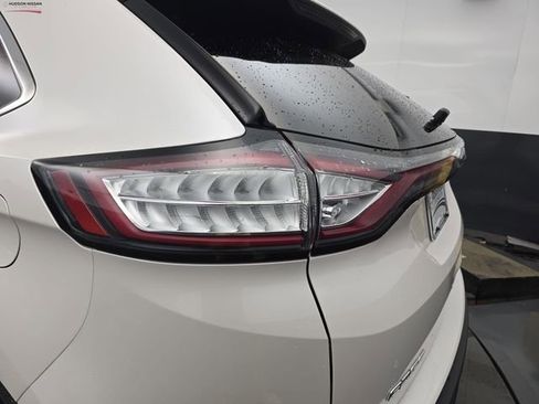 Used 2018 Ford Edge Titanium w/ Technology Package image 18