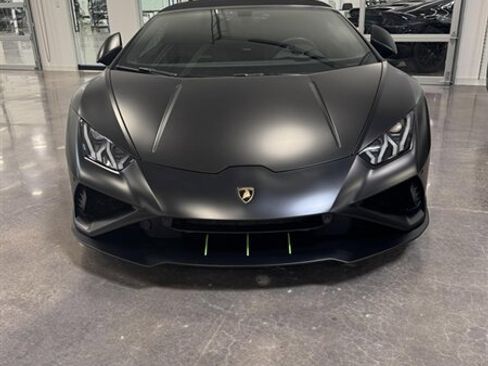 Used 2022 Lamborghini Huracan EVO RWD image 9
