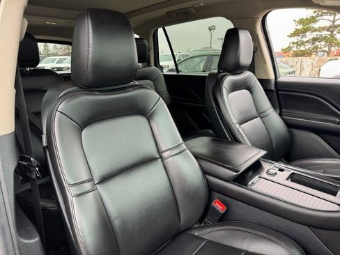 Used 2022 Lincoln Aviator AWD w/ Premium Package image 20