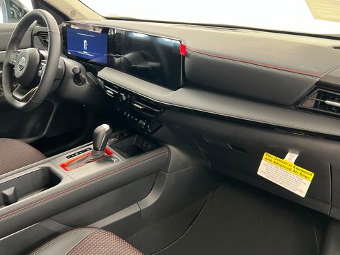 New 2026 Nissan Kicks SR w/ Cold Weather Package image 24