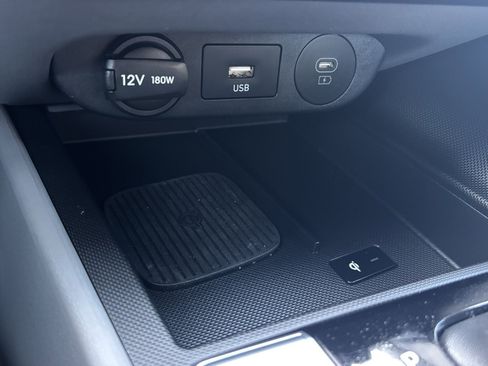 Used 2025 Hyundai Elantra SEL image 24