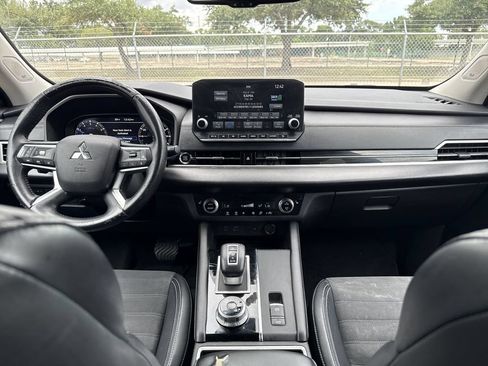 Used 2022 Mitsubishi Outlander SE FWD image 17