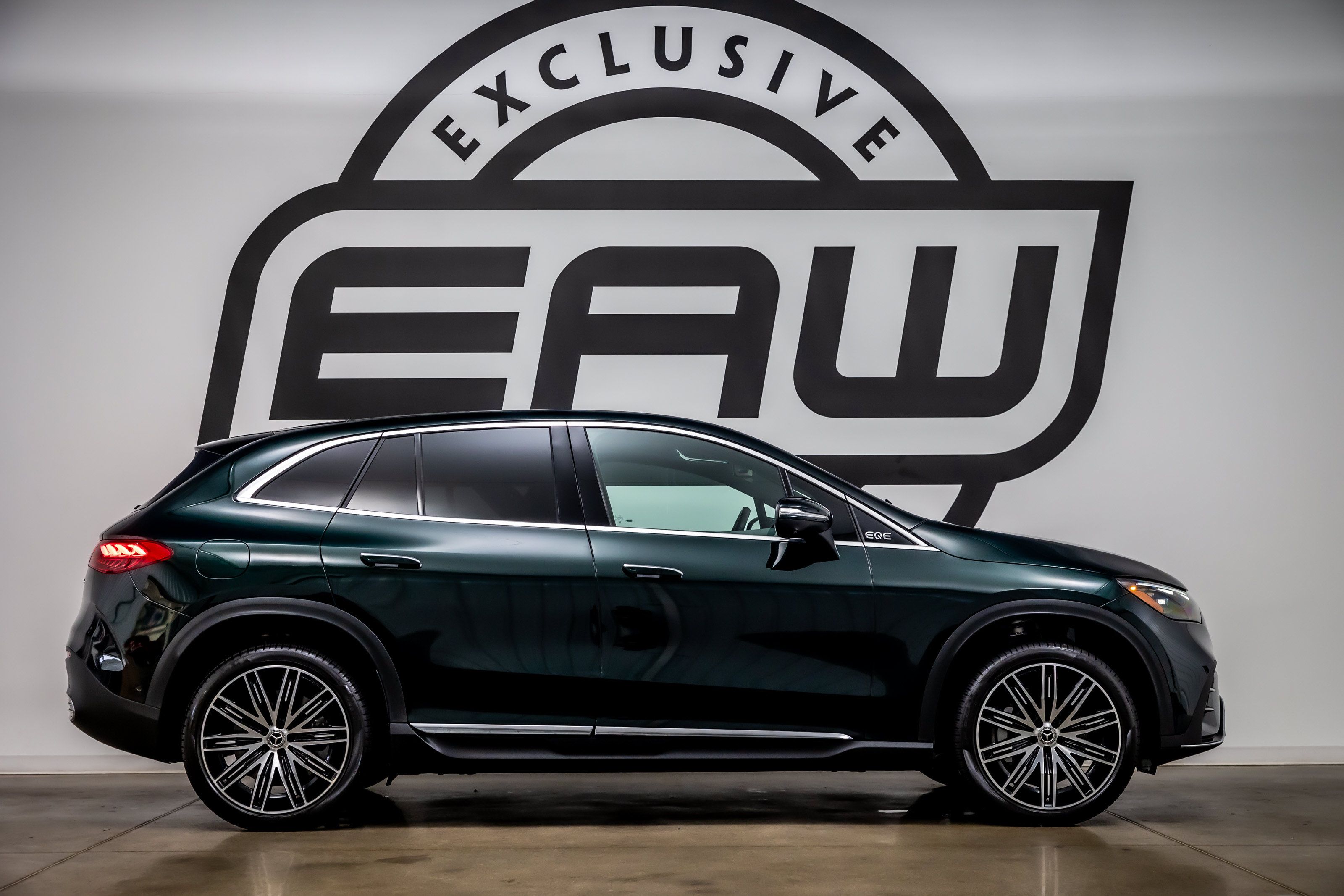 Used 2023 Mercedes-Benz EQE 500 4MATIC SUV image 9