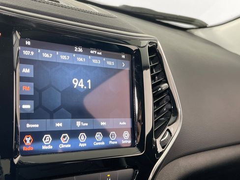 Used 2022 Jeep Cherokee Limited image 14