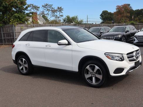 Used 2019 Mercedes-Benz GLC 300 4MATIC image 3